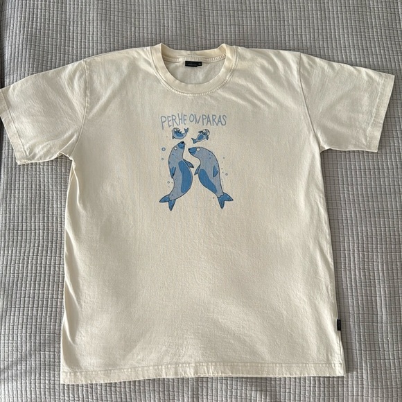 R Collection T Shirt with Blue Dolphin Print with ‘Family is the Best’ Sz XL - Picture 2 of 6